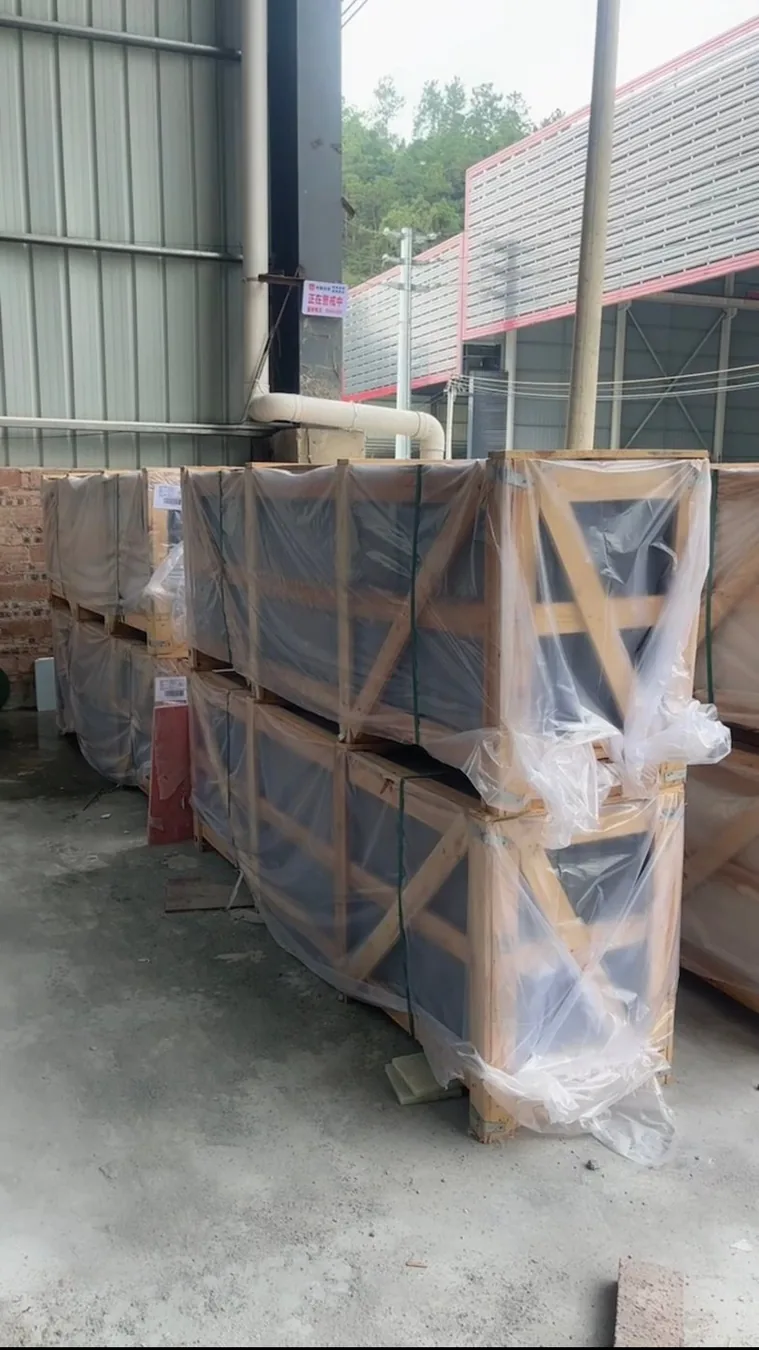 Large stone components protected with wooden export packaging